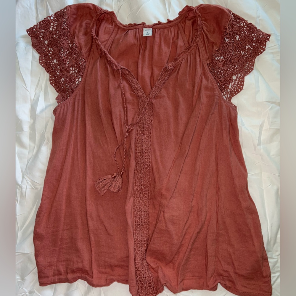 Old Navy flowy crochet detailed blouse